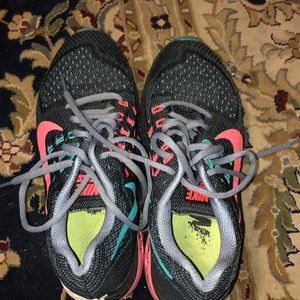 Women’s Nike sneakers!